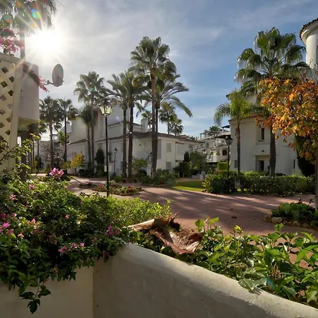 Beautiful Spacious 3 Bedroom Apartment *