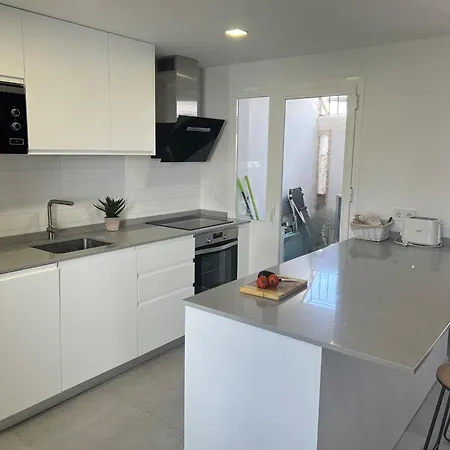 Beautiful Spacious 3 Bedroom Apartment