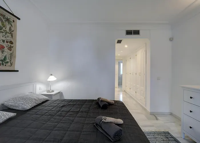 Beautiful Spacious 3 Bedroom Apartament Marbella