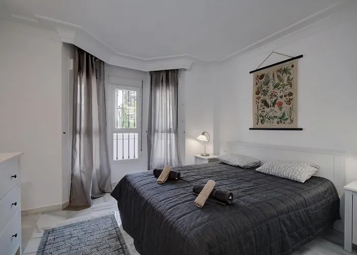 Beautiful Spacious 3 Bedroom Apartament